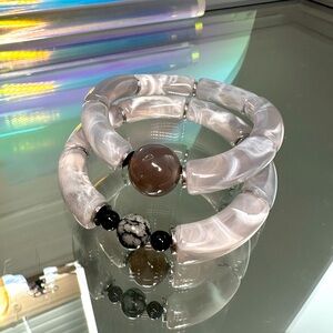 Gray Swirl Beaded Stretch Bracelet - Brand Unknown